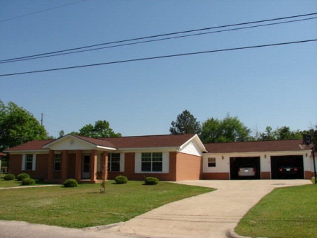 1st image of 330 Meadow Creek Dr