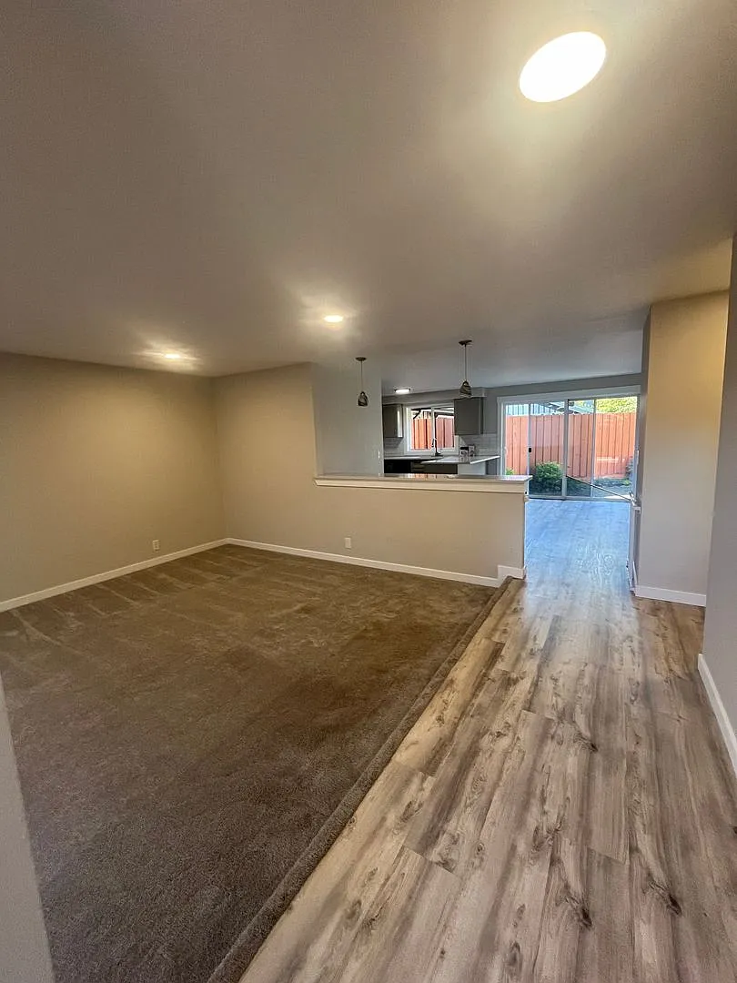2-bedroom 2-bathroom Corner lot Duplex — Photo 4