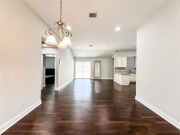 4th image of 16818 Blackhawk Blvd