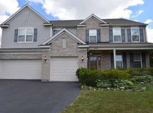 3525 Ridge Cir, Carpentersville, IL 60110