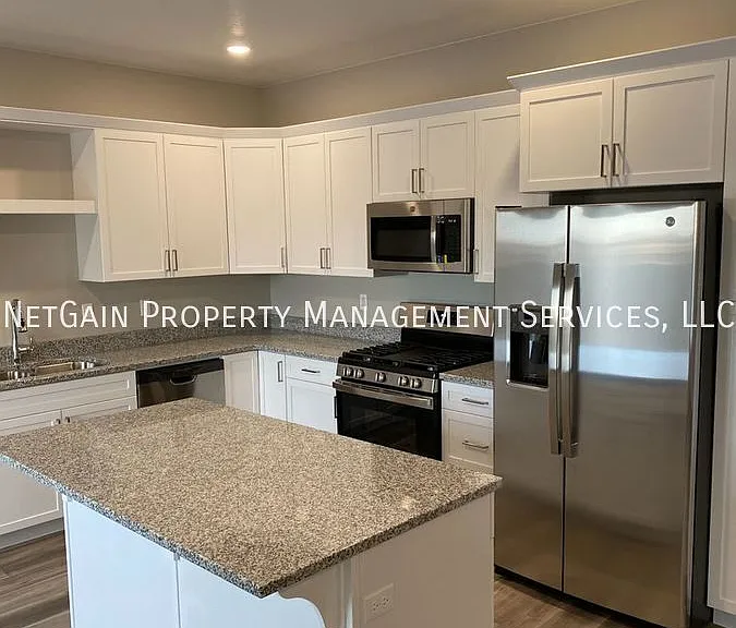 1542 S Topaz Dr #D — Photo 3
