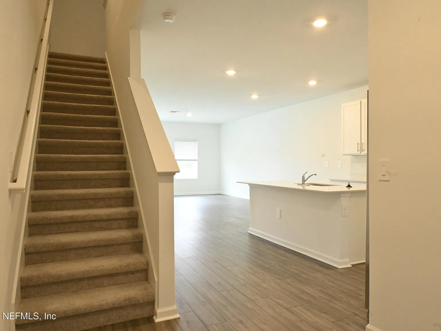 3 bed, 2.5 bath, 1765 sqft, $1,775 — Photo 2