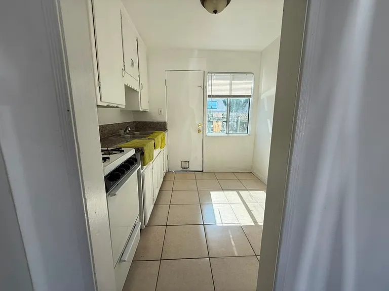 9723 Belmont St #9723-1/4 — Photo 11