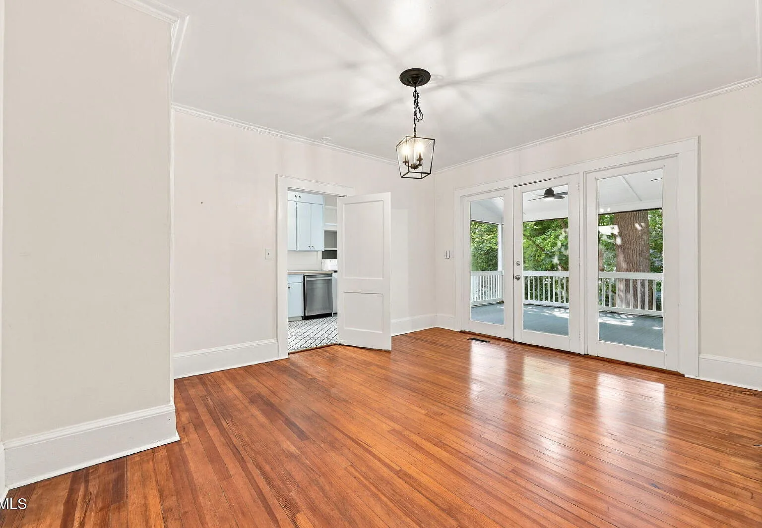 3 bed, 2.0 bath, $2,400 — Photo 2