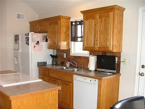 2nd image of 1004 Howard Ct