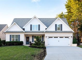 128 Quail Run Dr, Clemmons, NC 27012