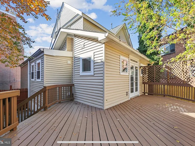 4451 Macarthur Blvd NW — Photo 26