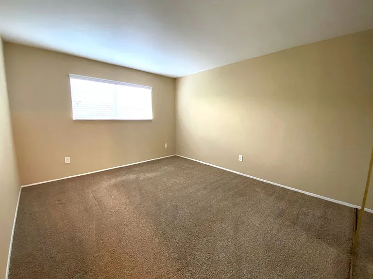 La Paloma Apartments — Photo 11