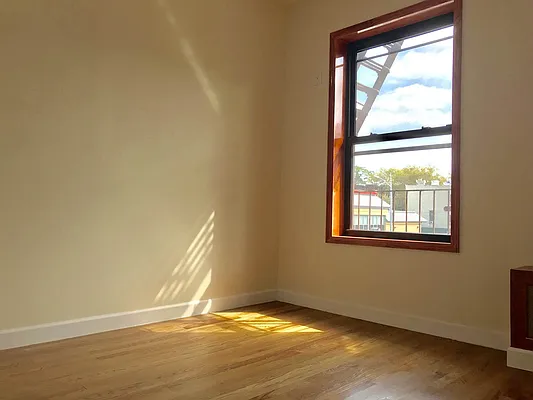 Rented by Elbe Real Estate Inc | media 21