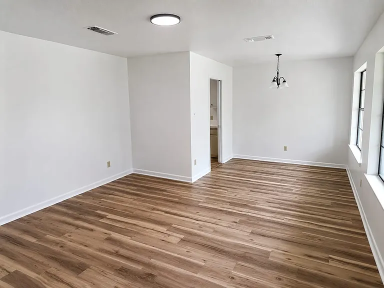 15230 Hamilton St — Photo 4