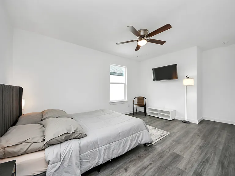 3910 Woolworth St — Photo 12