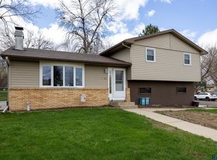 1704 E Sylvan Cir, Brandon, SD 57005