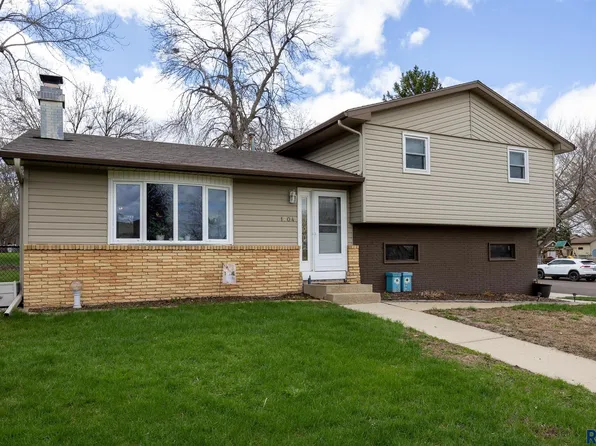 1704 E Sylvan Cir, Brandon, SD 57005