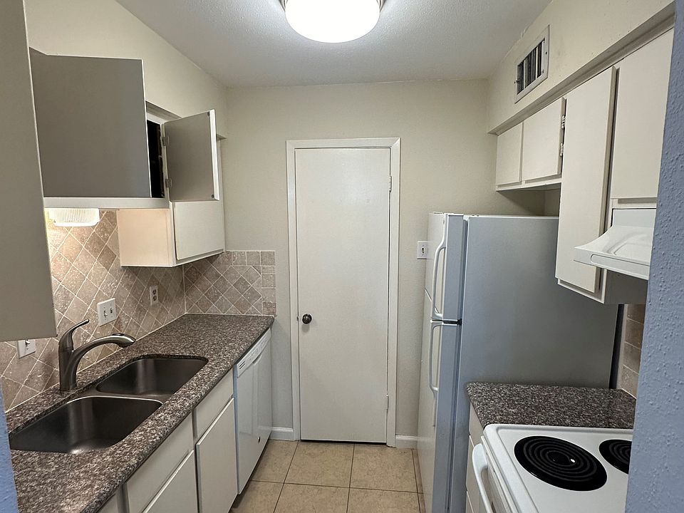 2nd image of 7575 Katy Fwy APT 75