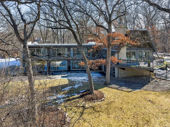 431 Maplewood Dr, Barrington, IL 60010