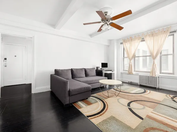 325 West 45th Street 312 image 2 of 12