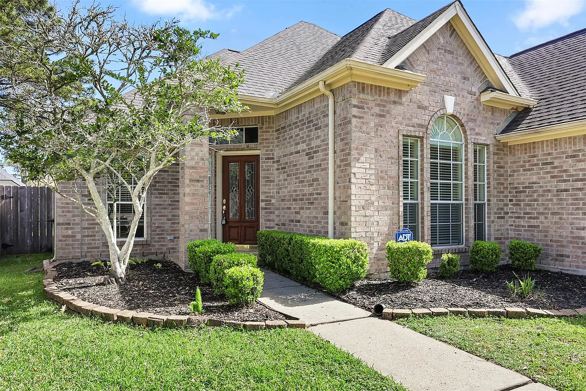 Building Photo - 3715 Crescent Dr