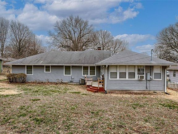 3rd image of 7606 Crescent Dr