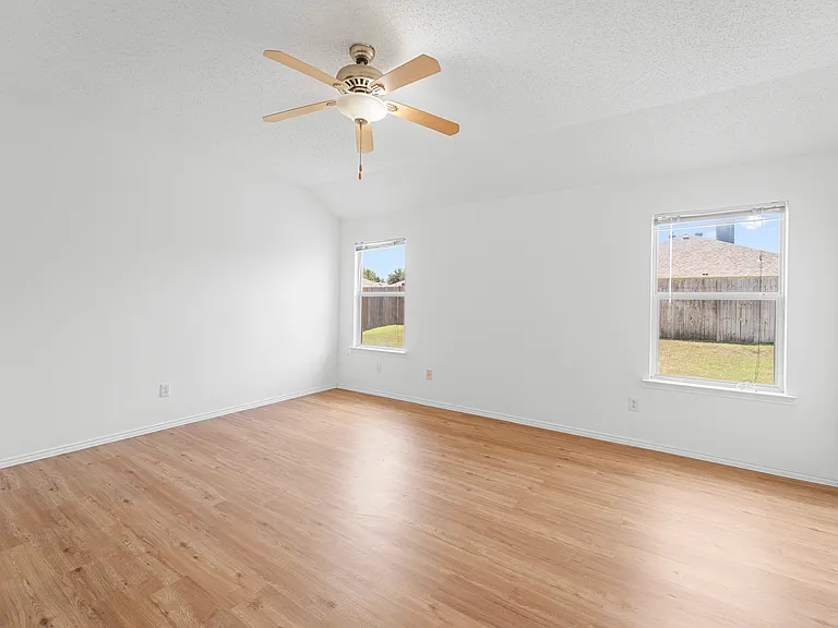 9825 Tyler Dr — Photo 22