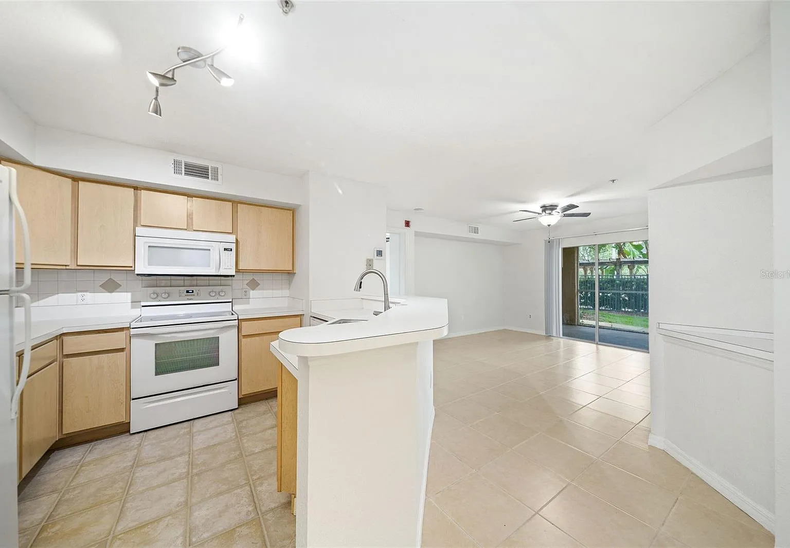 Camargo Way 823 - 104 — Photo 2