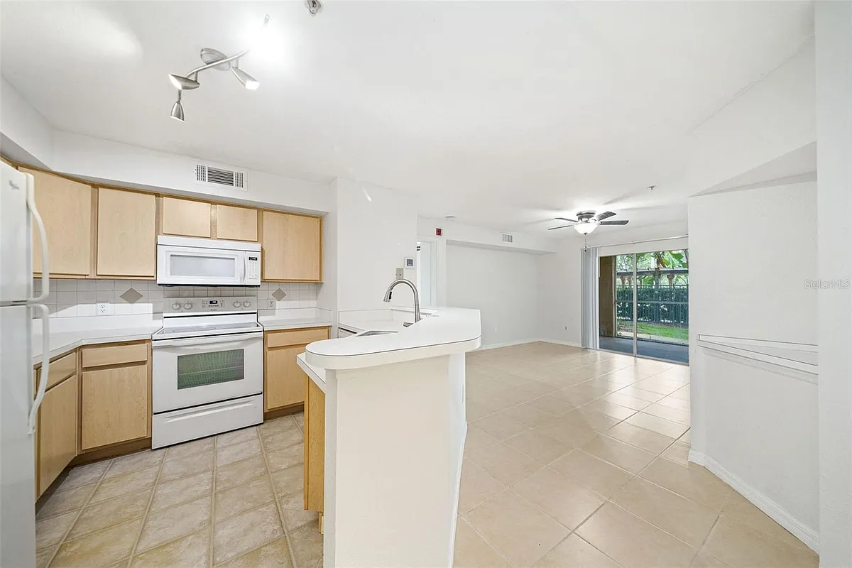 Building Photo - 823 Camargo Way #104