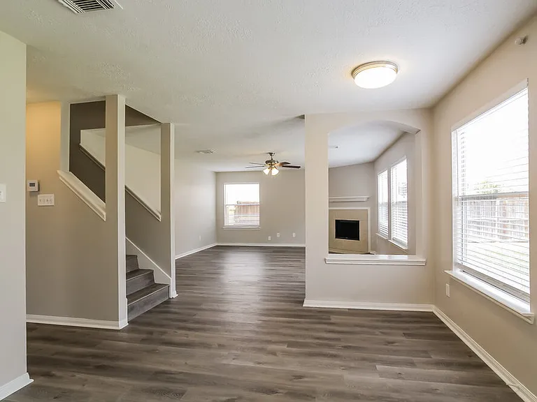 31518 Kingston Village Dr — Photo 6