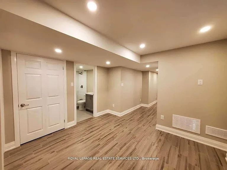 39 Vezna Cres #BASEMENT — Photo 7