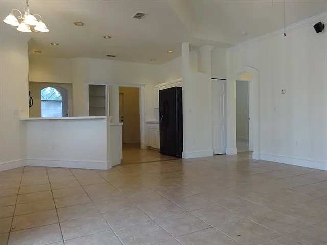 816 Elm Forest Dr — Photo 6