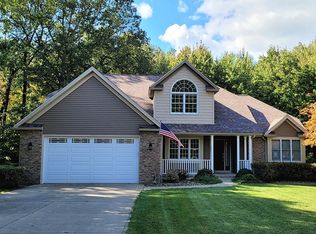 4140 Woodlands Dr, Vermilion, OH 44089