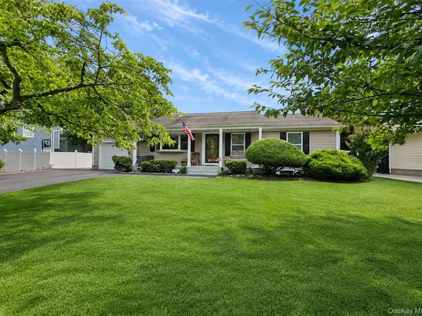 12 Walnut Street, Centereach, NY 11720