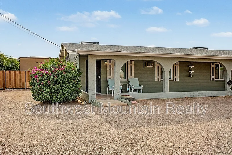 2 bed, 1.0 bath, 1350 sqft, $1,295 — Photo 4