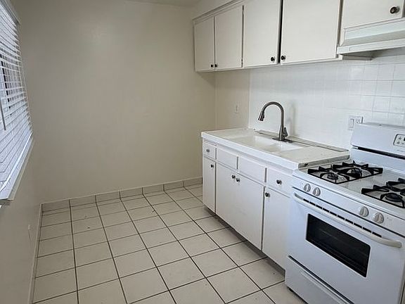5th image of 13921 Yukon Ave APT 130