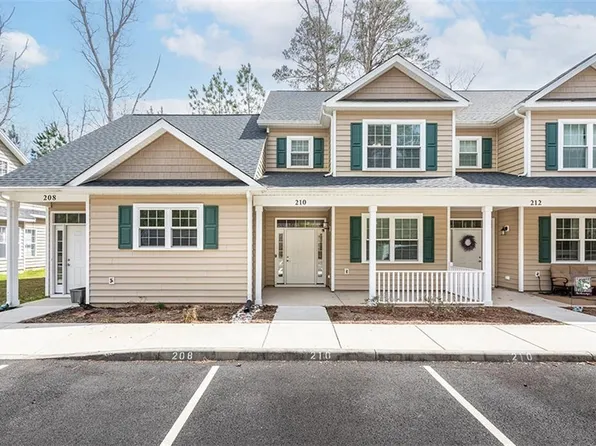 210 Patriots Village Ct, West Point, VA 23181