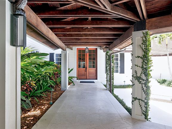 5th image of 385 Riverway Ct
