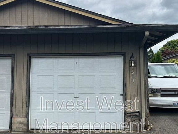 3rd image of 1613 Ash St