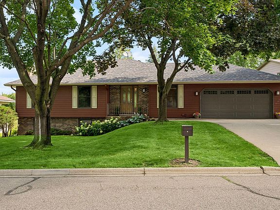 2nd image of 108 Knoll Cir E
