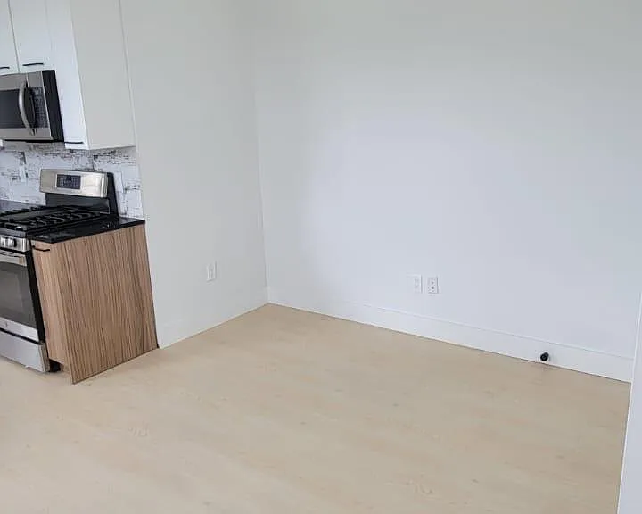 283 Webster Ave #2L — Photo 3