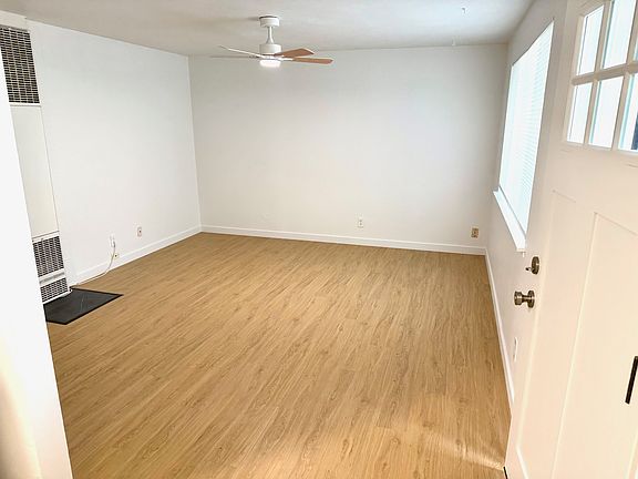 5th image of 9827 Dekoven Dr SW #2