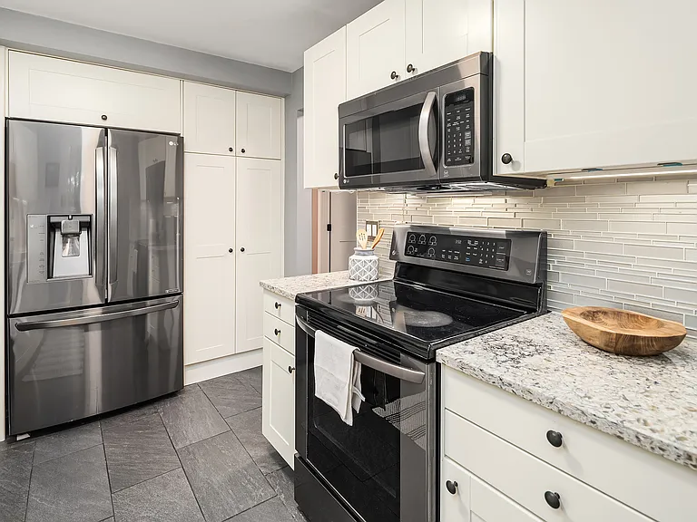 654 W Olympic Pl #203 — Photo 8