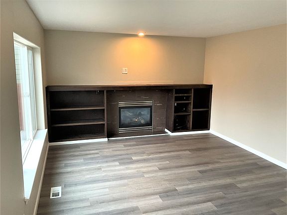 4th image of 15007 95th Ave E