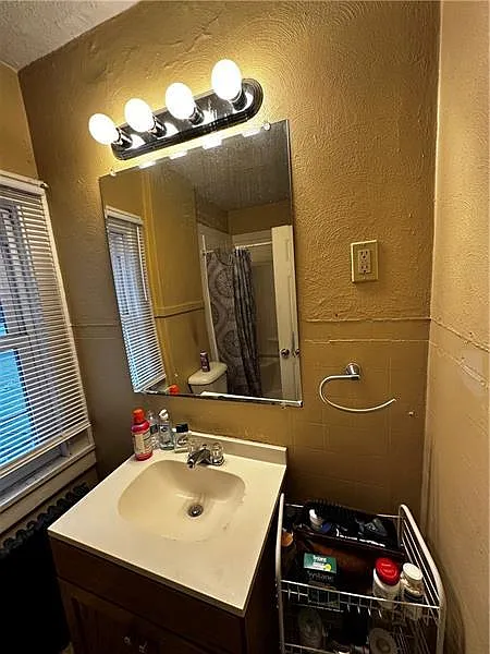 2 bed, 1.0 bath, $1,000 — Photo 3
