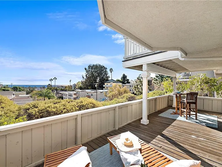 Downstairs deck