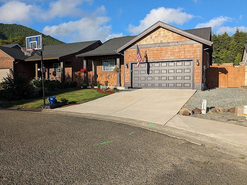 2nd image of 1074 Francis St