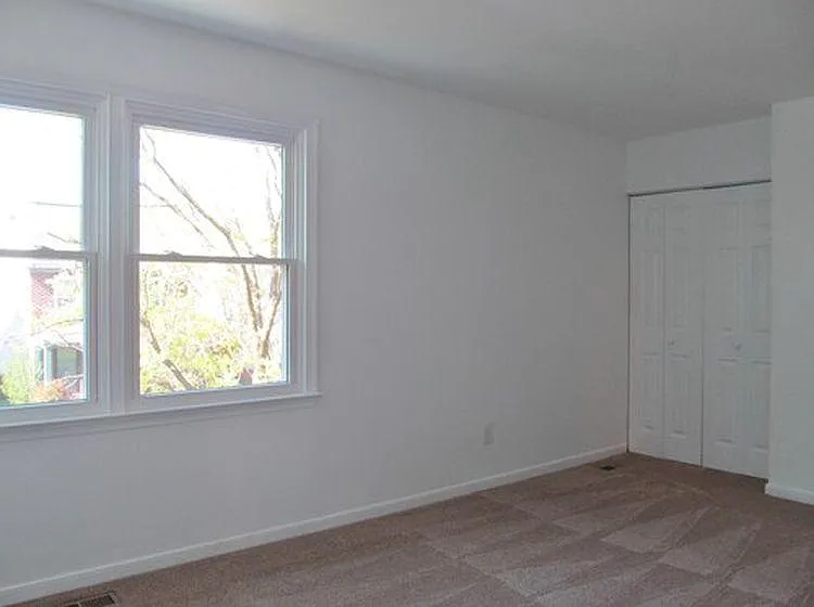 1506 Kemper St — Photo 9