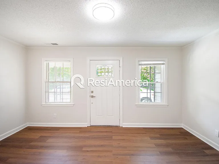 940 Dillworth St — Photo 4