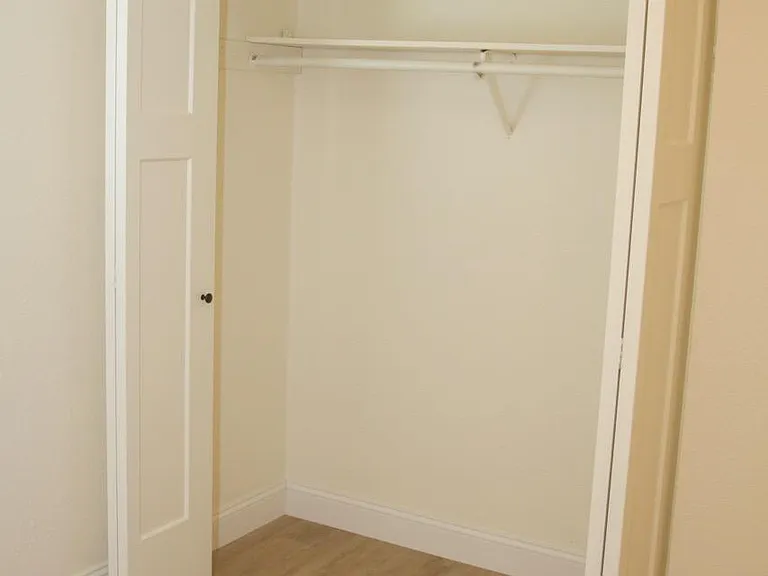 225 SW Kalmia St #A — Photo 24