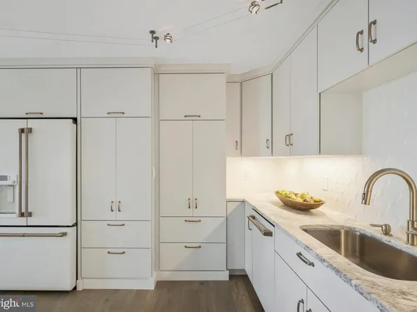 3800 Fairfax Dr APT 802, Arlington, VA 22203