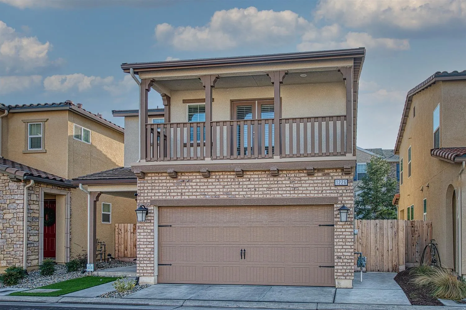 1226 Piazza Ln photo 1