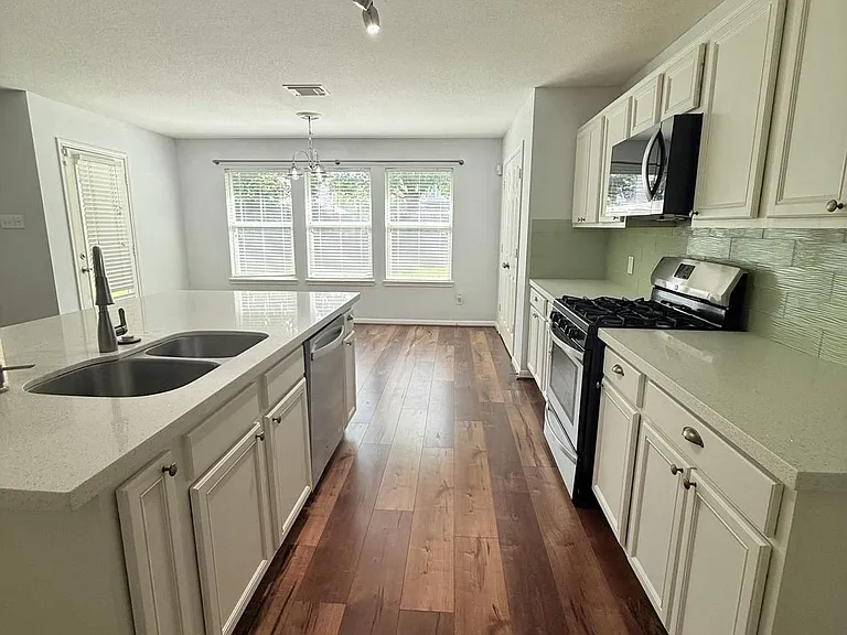 2219 Gable Hollow Ln — Photo 16
