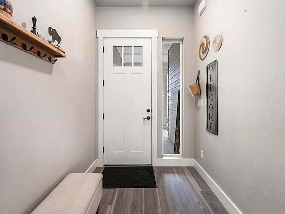 5th image of 819 Red Apple Rd